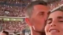 VIDEO / Maldini con la moglie al concerto dei Coldplay