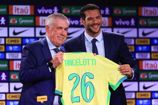 Carlo Ancelotti il giorno della presentazione col Brasile. (Foto di Buda Mendes/Getty Images) Il Brasile dei fenomeni e quello di oggi: cosa resta della nazionale verdeoro- immagine 6