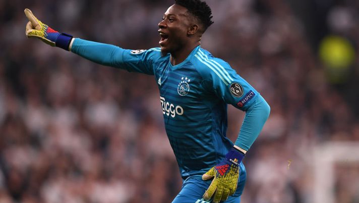 LONDON, ENGLAND - APRIL 30: Andre Onana of Ajax celebrates during the UEFA Champions League Semi Final first leg match between Tottenham Hotspur and Ajax at at the Tottenham Hotspur Stadium on April 30, 2019 in London, England. (Photo by Shaun Botterill/Getty Images) Ajax-Inter, quanti doppi ex: da Bergkamp ad Onana passando per Ibrahimović - immagine 1