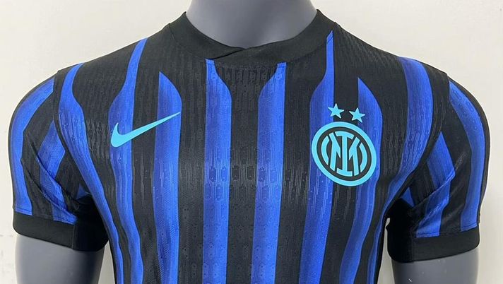 Inter, le prime immagini della nuova maglia home 2025/2026 – FOTO- immagine 3