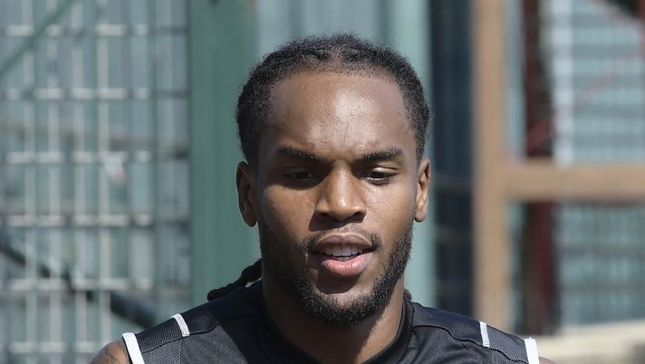 Roma, è subito gag tra Abraham e Renato Sanches. L’attaccante: “Buon inglese” - immagine 1