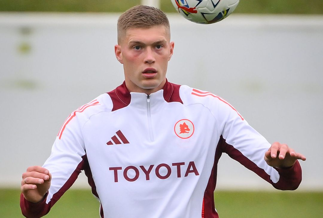 Ritiro Roma, Dovbyk scalda i motori: le indicazioni di De Rossi – FOTO GALLERY - immagine 75