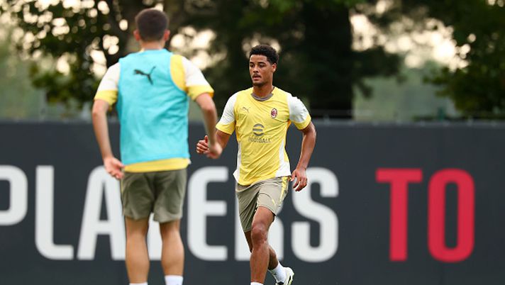 CAIRATE, ITALY - SEPTEMBER 09: Koni De Winter of AC Milan in action during an AC Milan Training Session at Milanello on September 09, 2025 in Cairate, Italy. (Photo by Giuseppe Cottini/AC Milan via Getty Images)  De Winter