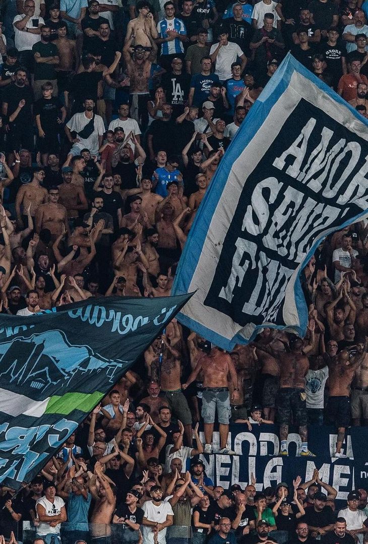 GALLERY Il Napoli rende omaggio ai tifosi: “Il nostro dodicesimo uomo in campo” - immagine 3