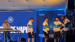 Inizia la presentazione della squadra: sul palco lo staff sanitario degli azzurri