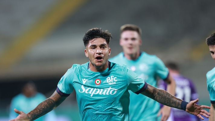 FLORENCE, ITALY - OCTOBER 26: Santiago Castro of Bologna FC 1909 celebrates after scoring a goal during the Serie A match between ACF Fiorentina and Bologna FC 1909 at Artemio Franchi on October 26, 2025 in Florence, Italy. (Photo by Gabriele Maltinti/Getty Images) Castro: “Vogliamo fare risultato a Udine. Scudetto? E’ presto…”- immagine 1