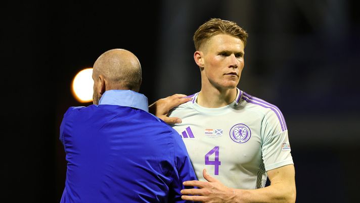 ZAGREB, CROATIA - OCTOBER 12: Scott McTominay of Scotland interacts with Steve Clarke, Head Coach of Scotland, after the UEFA Nations League 2024/25 League A Group A1 match between Croatia and Scotland at Stadion Maksimir on October 12, 2024 in Zagreb, Croatia. (Photo by Srdjan Stevanovic/Getty Images) Scozia, il ct Clarke: “McTominay? Dovevamo sfruttare le occasioni da lui create” - immagine 1
