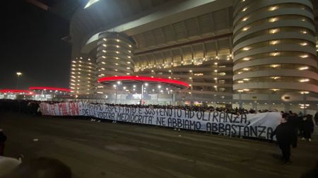 Milan-contestazioni-tifosi-video