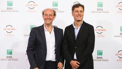 Zelig, il derby di Ale e Franz: “Vincete voi”, “Ma no vincete voi”…