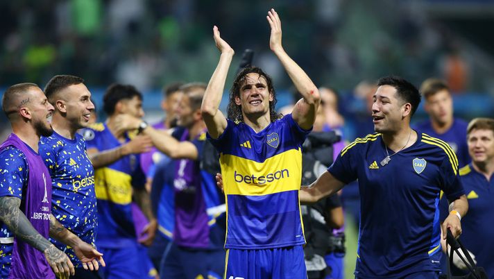 SAO PAULO, BRAZIL - OCTOBER 05: Edinson Cavani of Boca Juniors celebrates after winning in the penalty shoot out and advancing to the tournament's final following the Copa CONMEBOL Libertadores 2023 semi-final second leg match between Palmeiras and Boca Juniors at Allianz Parque on October 05, 2023 in Sao Paulo, Brazil. (Photo by Alexandre Schneider/Getty Images) I mille incroci di Palmeiras-Boca: gli argentini sono in finale di Libertadores - immagine 1