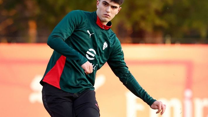 Davide Bartesaghi (difensore AC Milan), qui durante una seduta di allenamento con i rossoneri a Milanello | Milan News (Getty Images) Bartesaghi, possibile assalto dell'Arsenal. Il Milan prepara la mossa per cautelarsi