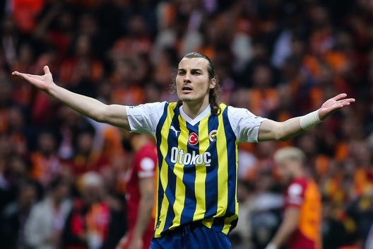 Il Fenerbahçe in 10 rimanda la festa del Galatasaray: Söyüncü decide il derby- immagine 5