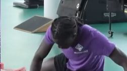 VIDEO – Cyclette e esercizi con gli elastici. L’allenamento di Kean al rientro