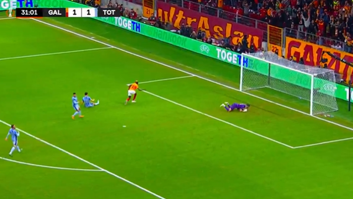 VIDEO E. League, segna l’ex Napoli Osimhen su errore di un ex obiettivo azzurro! - immagine 1