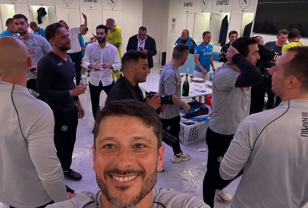 GALLERY La festa nello spogliatoio del Napoli: gli scatti dello staff azzurro - immagine 20