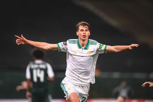 La Roma può sorridere, strappato il pass per gli ottavi (Foto di Fabio Rossi/AS Roma via Getty Images) Ziolkowski esulta dopo un gol