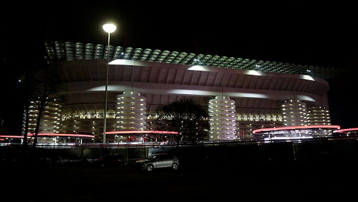 MILAN, ITALY - JANUARY 18: General view outside the stadium prior to the Serie A match between AC Milan and US Lecce at Giuseppe Meazza Stadium on January 18, 2026 in Milan, Italy. (Photo by Marco Luzzani/Getty Images) san-siro-milan-ricavi-stadio-football-benchmark