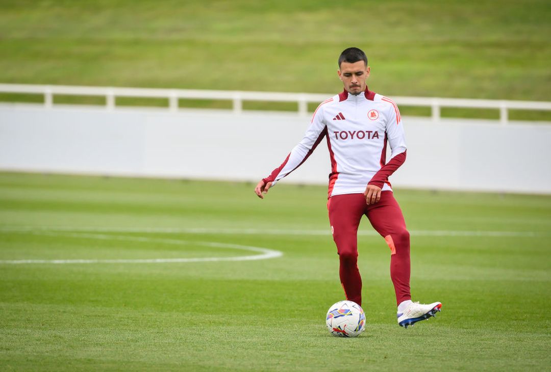 Ritiro Roma, Dovbyk scalda i motori: le indicazioni di De Rossi – FOTO GALLERY - immagine 27