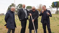 FOTO – Lecce, Corvino dà la prima “zappata” per il nuovo centro sportivo