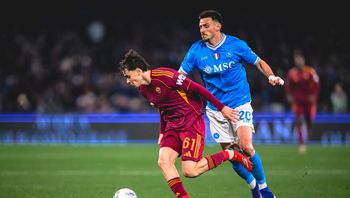 Napoli e Juventus seguono Pisilli della Roma. Anche il Tottenham pronto a inserirsi. A gennaio i giallorossi hanno rifiutato 20 milioni. Pisilli