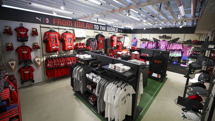 AC Milan Store aeroporto Milano Malpensa 2023