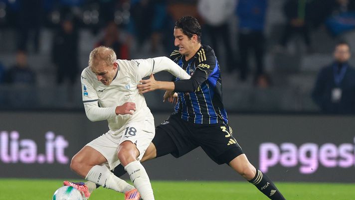 Isaksen ancora alla ricerca della giusta condizione atletica. (Photo by Gabriele Maltinti/Getty Images) Lazio, l’operazione di Rovella è troppo: Lotito fa benedire i campi di allenamento - immagine 1