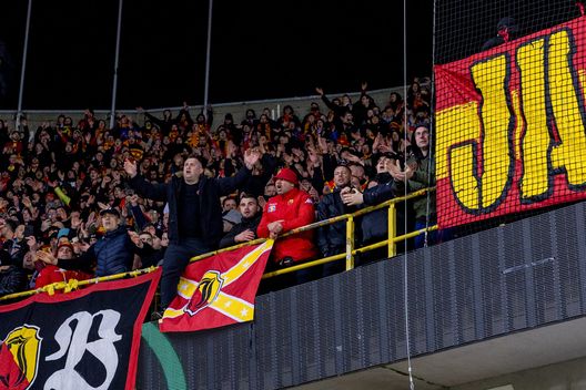 BRUGES, BELGIUM - MARCH 13: Fans of Jagiellonia Bialystok celebrate victory following the UEFA Conference League 2024/25 Round of 16 Second Leg match between Cercle Brugge KSV and Jagiellonia Bialystok at Jan Breydelstadion on March 13, 2025 in Bruges, Belgium. (Photo by Omar Havana/Getty Images)