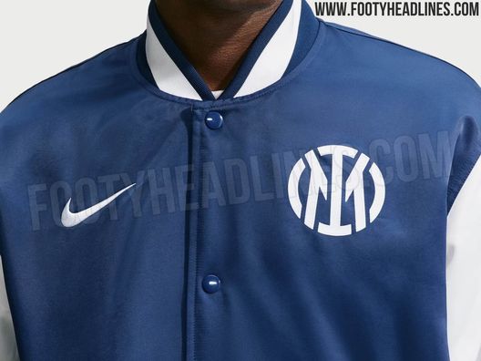 Inter, la nuova giacca Nike 2026/27 ispirata all’abbigliamento sportivo americano Inter, la nuova giacca Nike 2026/27 ispirata all’abbigliamento sportivo americano - immagine 1