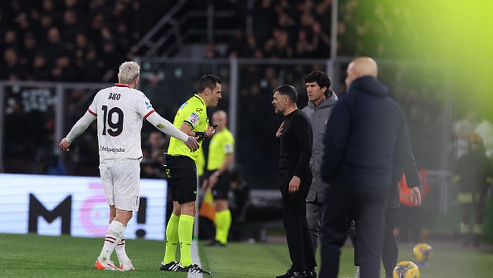 BOLOGNA, ITALY - FEBRUARY 27: Head coach of AC Milan Sergio Conceicao reacts with referee during the Serie A match between Bologna and AC Milan at Stadio Renato Dall'Ara on February 27, 2025 in Bologna, Italy. (Photo by Claudio Villa/AC Milan via Getty Images) Gruppo