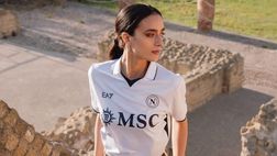 GALLERY Da oggi disponibile la nuova divisa per le trasferte: si torna total white