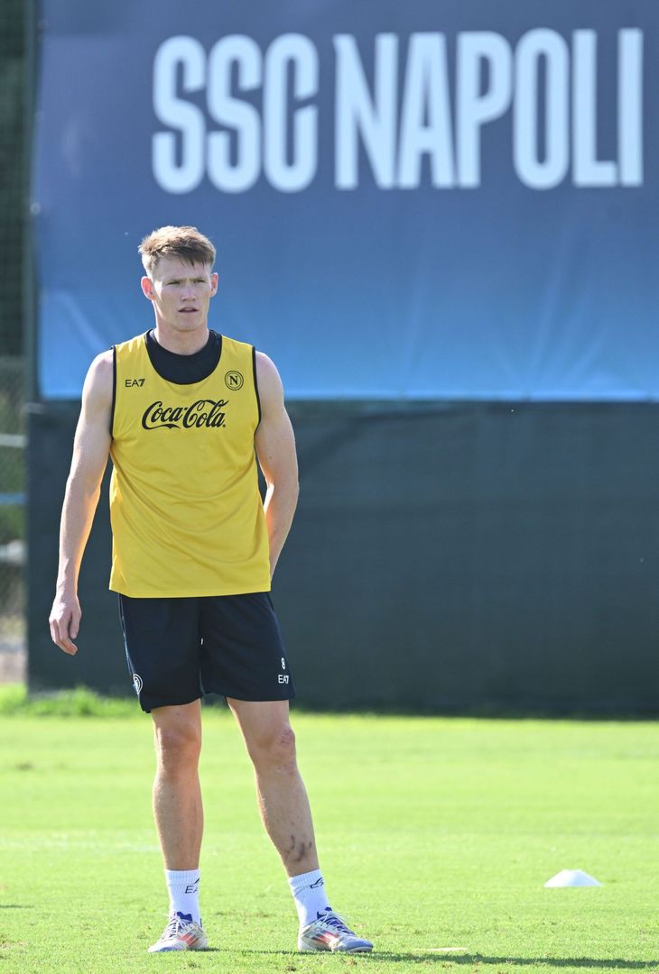 GALLERY I primi allenamenti in azzurro di Gilmour e McTominay - immagine 10