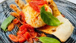 La pizza a forma di “Mano de Dios”, l’omaggio di Ciro Di Maio