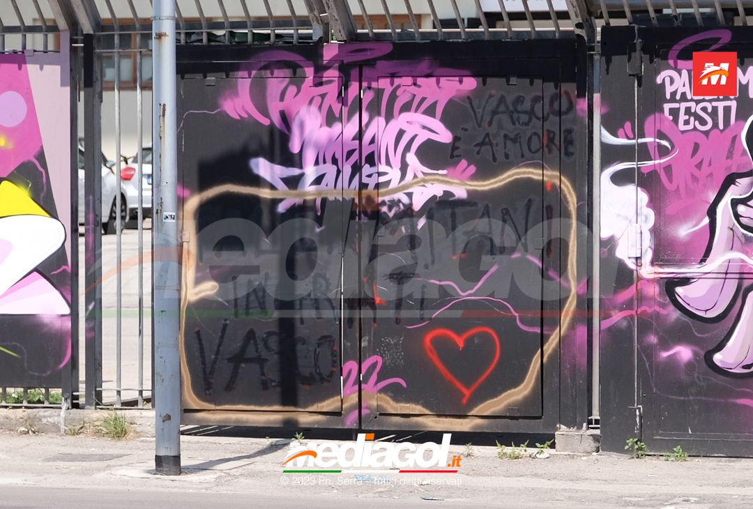 FOTO, “Vasco perdona Palermo” imbrattati i graffiti del ‘Renzo Barbera’ (GALLERY) - immagine 4