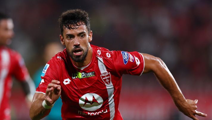 Pablo Marì in campo col lutto al braccio: omaggio alle vittime dell’alluvione di Valencia - immagine 1