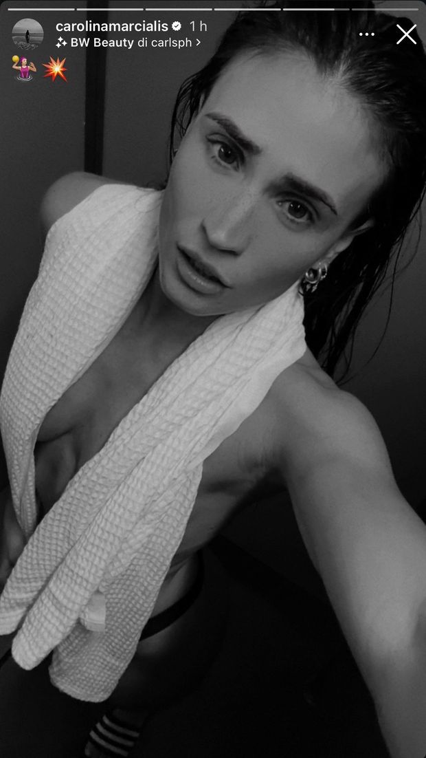 Carolina Marcialis, scatto bollente sui social. Lady Cassano incanta in topless- immagine 2