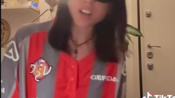 Angelina Mango “tradisce” il Napoli: canta con un’altra maglia della Serie A