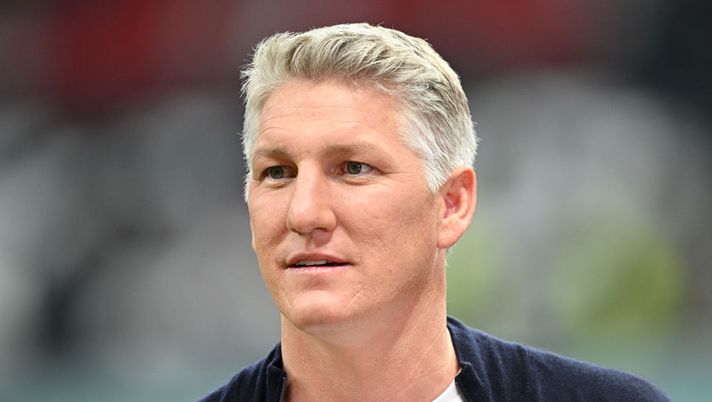 AL KHOR, QATAR - DECEMBER 01: Bastian Schweinsteiger, former Germany player, looks on prior to the FIFA World Cup Qatar 2022 Group E match between Costa Rica and Germany at Al Bayt Stadium on December 01, 2022 in Al Khor, Qatar. (Photo by Stuart Franklin/Getty Images) Germania, Schweinsteiger duro: “I più esperti tirino fuori la Nazionale dal fango” - immagine 1