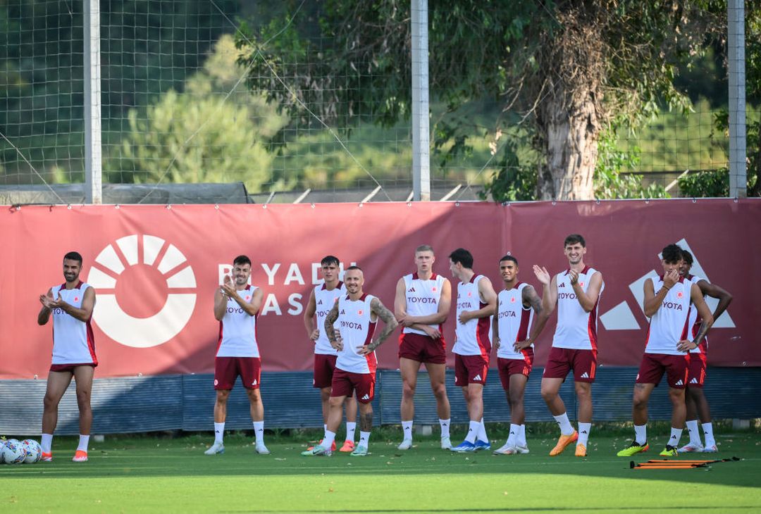 Trigoria, Dovbyk nel primo allenamento con i nuovi compagni – FOTO GALLERY - immagine 2