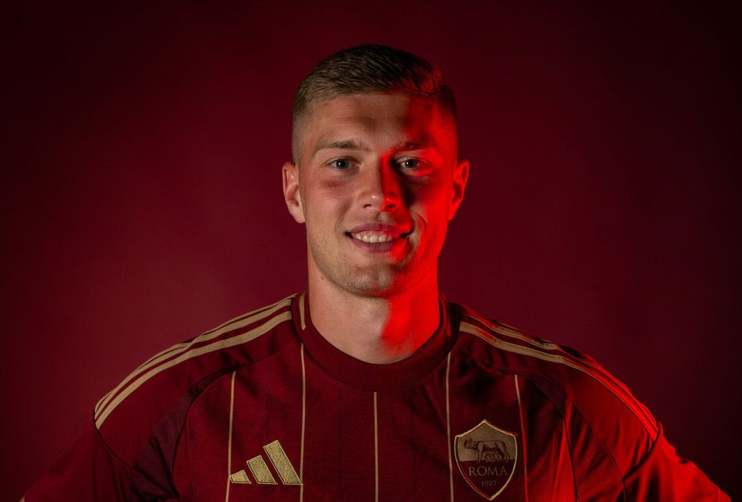 Roma, le prime immagini di Dovbyk con la maglia giallorossa – FOTO GALLERY - immagine 14