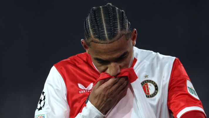 ROTTERDAM, NETHERLANDS - NOVEMBER 28: Calvin Stengs of Feyenoord looks on during the UEFA Champions League match between Feyenoord and Atletico Madrid at Feyenoord Stadium on November 28, 2023 in Rotterdam, Netherlands. (Photo by Dean Mouhtaropoulos/Getty Images) Stengs: “Lazio interessata a me? È vero, ma nulla di concreto: vedremo cosa accadrà” - immagine 1