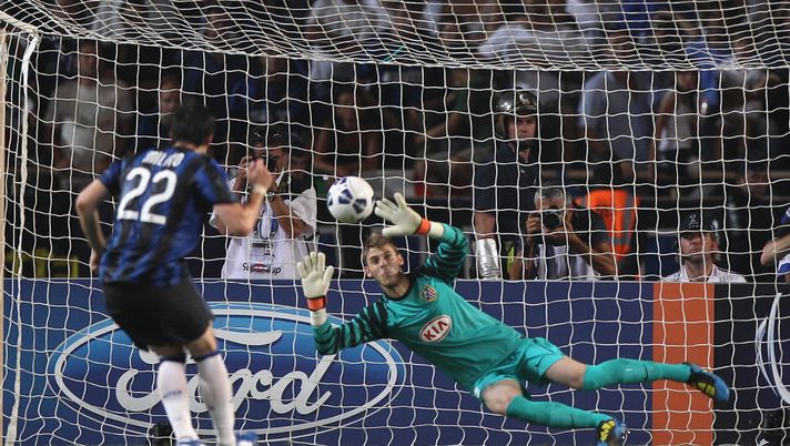 MONACO - AUGUST 27: David de Gea of Atletico saves a penalty from Diego Milito of Inter during the UEFA Super Cup match between Inter Milan and Atletico Madrid at Louis II Stadium on August 27, 2010 in Monaco, Monaco. (Photo by Michael Steele/Getty Images) david de gea