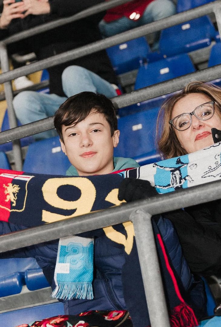 Quello tra Genoa e Napoli è un gemellaggio che non si spezzerà mai per davvero: i due club, tramite un post condiviso in comune su Instagram, hanno riportato alcuni meravigliosi momenti tra tifosi di fedi diverse. GALLERY Genoa e Napoli, un’amicizia che durerà per sempre: le foto dei tifosi - immagine 3
