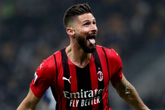 Milano, Italia - 5 febbraio 2022: L'esultanza di Olivier Giroud dopo la doppietta contro l'Inter. (Foto di Marco Luzzani/Getty Images)