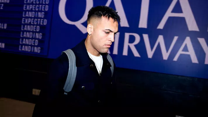 Agus prende in giro Lautaro: “I bimbi stanno mettendo in ordine la tua bacheca” - immagine 1