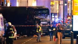 Berlino: camion sulla folla del mercatino di Natale