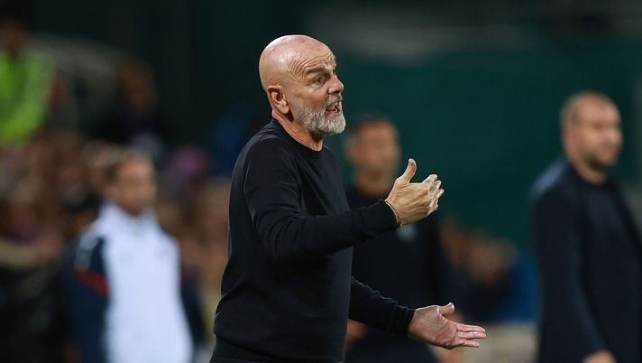 FLORENCE, ITALY - OCTOBER 26: Head coach Stefano Pioli manager of ACF Fiorentina reacts during the Serie A match between ACF Fiorentina and Bologna FC 1909 at Artemio Franchi on October 26, 2025 in Florence, Italy. (Photo by Gabriele Maltinti/Getty Images) Repubblica: “Mancini CT inviso ai club. In corsa c’è anche Pioli” - immagine 1