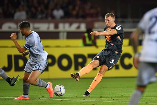 TURIN, ITALY - AUGUST 14: Perr Schuurs of Torino FC kicks the ball during the Coppa Italia Round of 32 match between Torino FC and Feralpisalo at Stadio Olimpico Grande Torino on August 14, 2023 in Turin, Italy. (Photo by Valerio Pennicino/Getty Images)