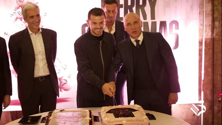 VIDEO Palermo, dai giocatori allo staff: tutti insieme per gli auguri di buone feste VIDEO Palermo, dai giocatori allo staff: tutti insieme per gli auguri di buone feste - immagine 1