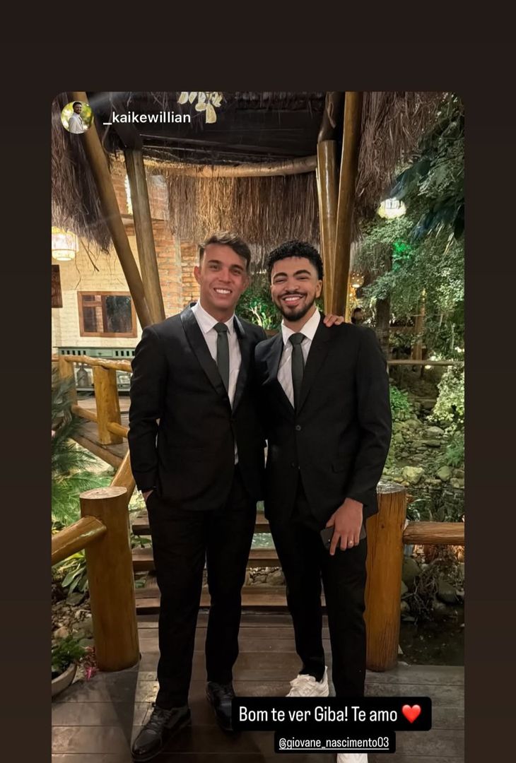 L’eleganza di Giovane al matrimonio di amici: che stile dell’azzurro! – LE FOTO - immagine 4
