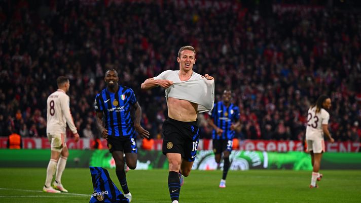 MUNICH, GERMANY - APRIL 08: Davide Frattesi of FC Internazionale celebrates after scoring the goal during the UEFA Champions League 2024/25 Quarter Final First Leg match between FC Bayern München and FC Internazionale Milano at Fussball Arena Muenchen on April 08, 2025 in Munich, Germany. (Photo by Mattia Ozbot - Inter/Inter via Getty Images) Champions, Bayern Monaco-Inter 1-2: decide Frattesi. Arsenal-Real Madrid 3-0 - immagine 1